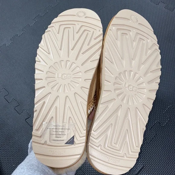 NWOT Mens Ugg Slippers - Picture 4 of 4